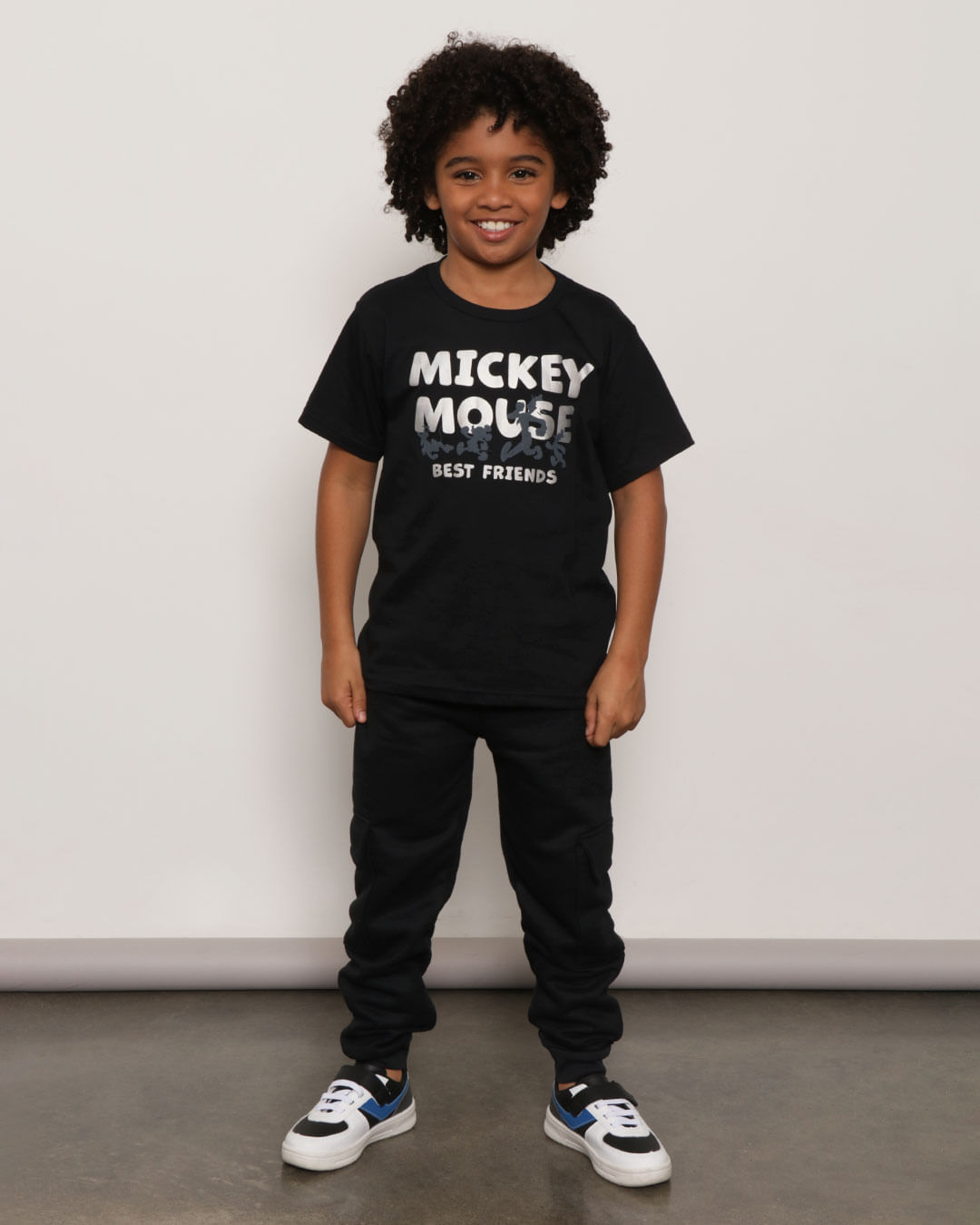 Camiseta Infantil Disney Mickey e Amigos Holográfico Preto