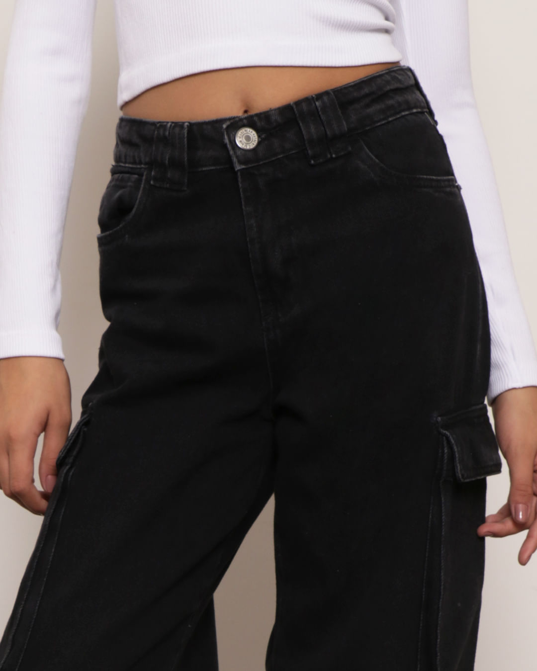 Calça Jeans Feminina Wide Leg Preta com Bolso Cargo 21381 Preto