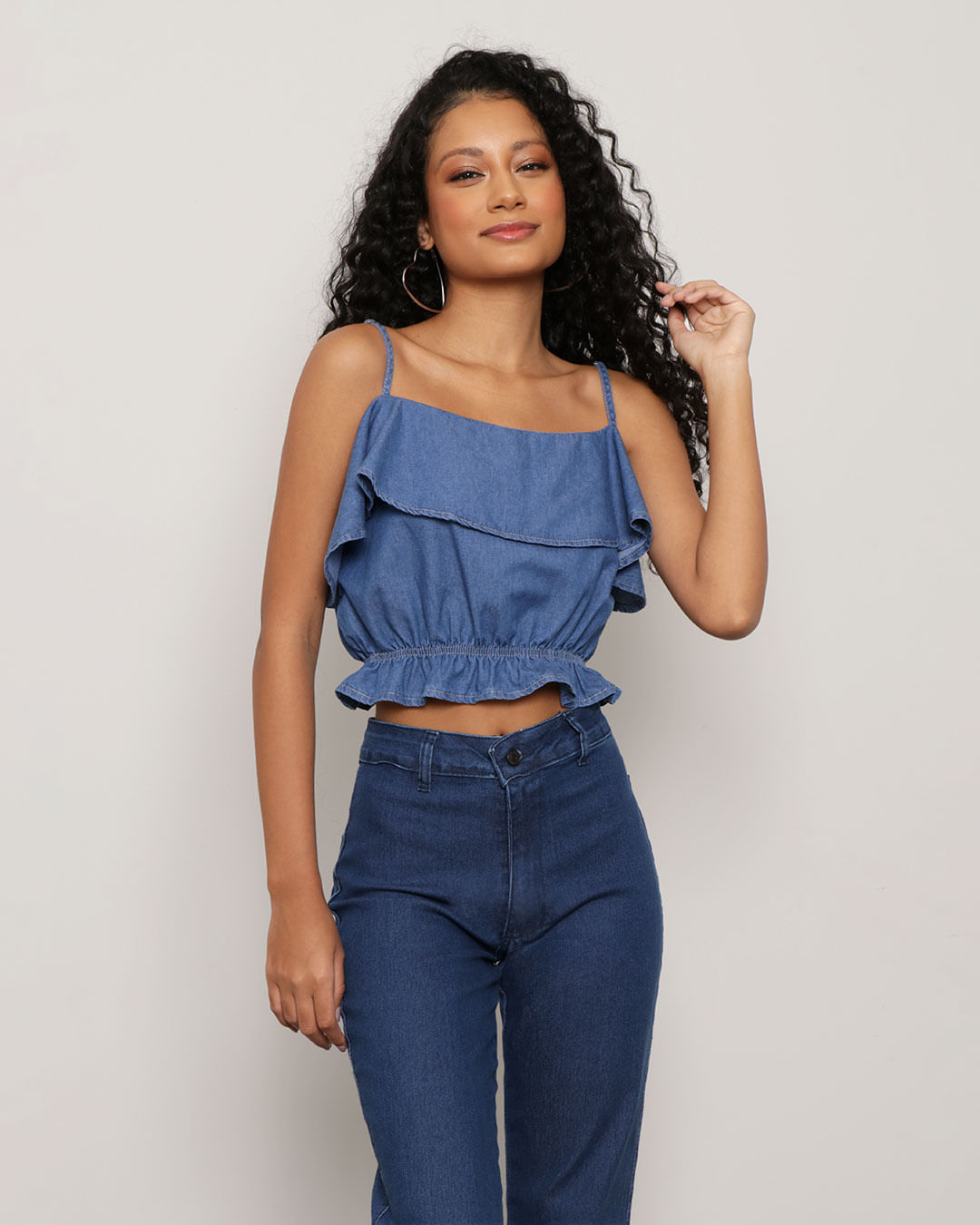 Look com bermuda jeans feminina: 13 dicas para usar a trend - Blog