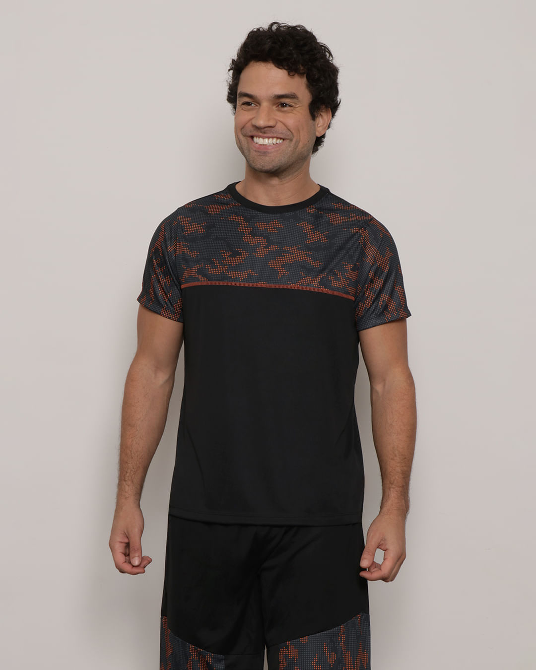 Camiseta Masculina Esportiva Recorte Estampa Preta