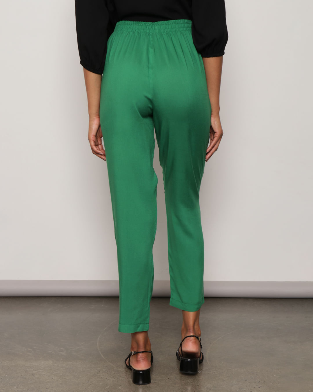 Calça de Tecido Viscose com Tiras Verde.