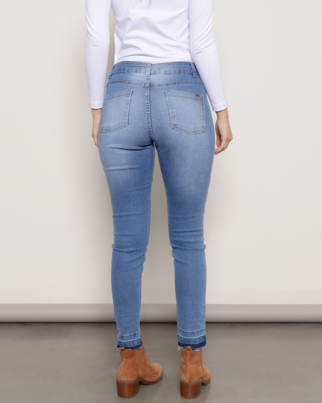 Comprar Calça Jeans Feminina Cig B-Desfiada-Det Azul-Lipo Shape