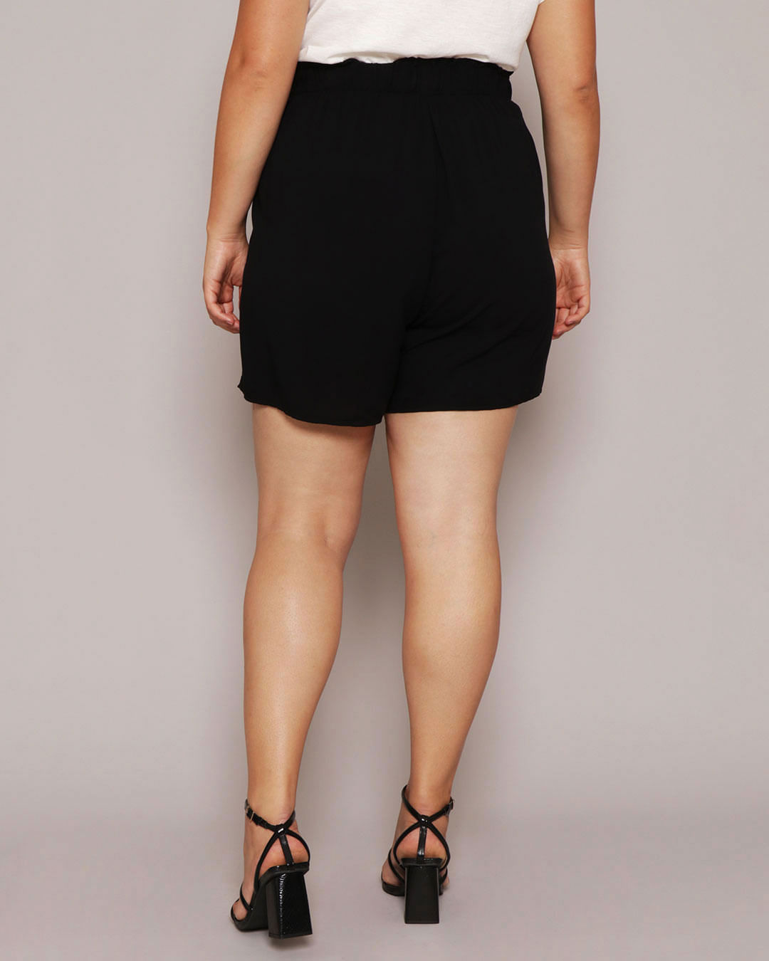 Short Plus Size Feminino Com Tira De Amarração Preto