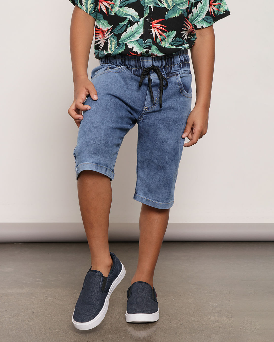Bermuda Jeans Infantil com Cordão