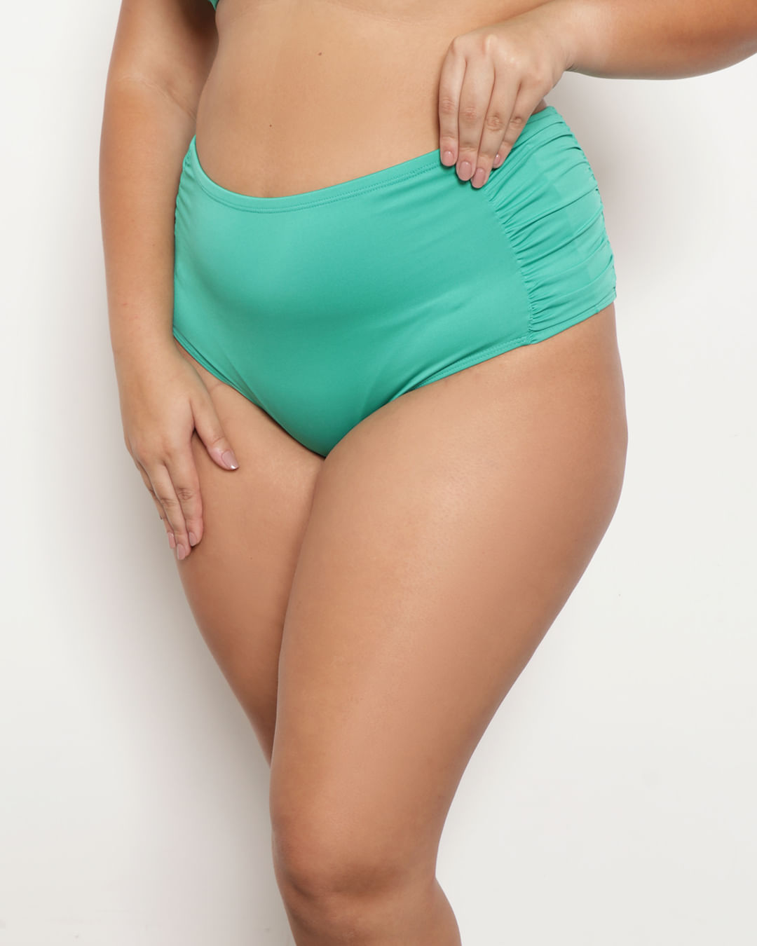 Biquíni Calcinha Hot Pants em Poliamida com Detalhe Franzido Curve & Plus  Size Verde