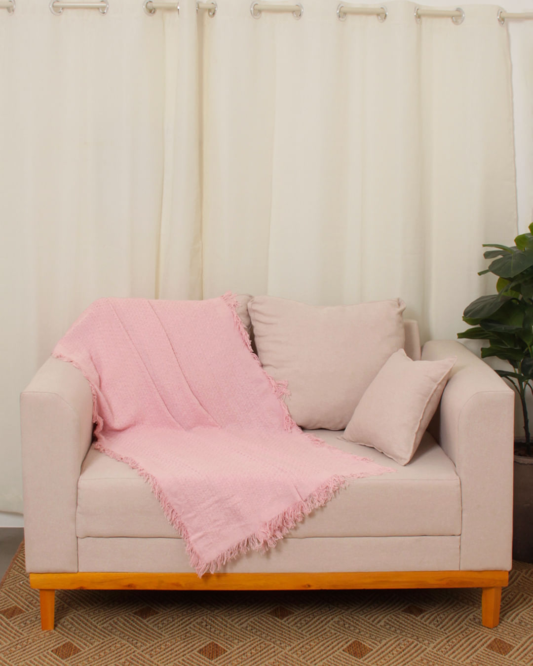 5 modelos de mantas estampadas para sofá