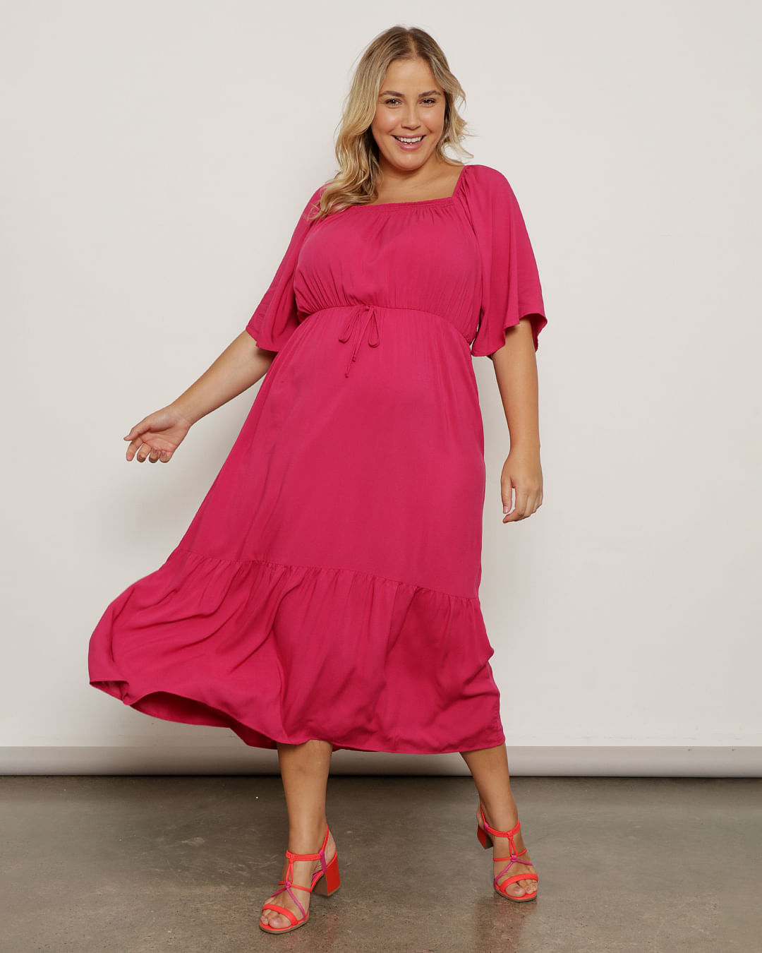 Vestido Feminino Plus size Midi Com Recorte Estampado Rosa