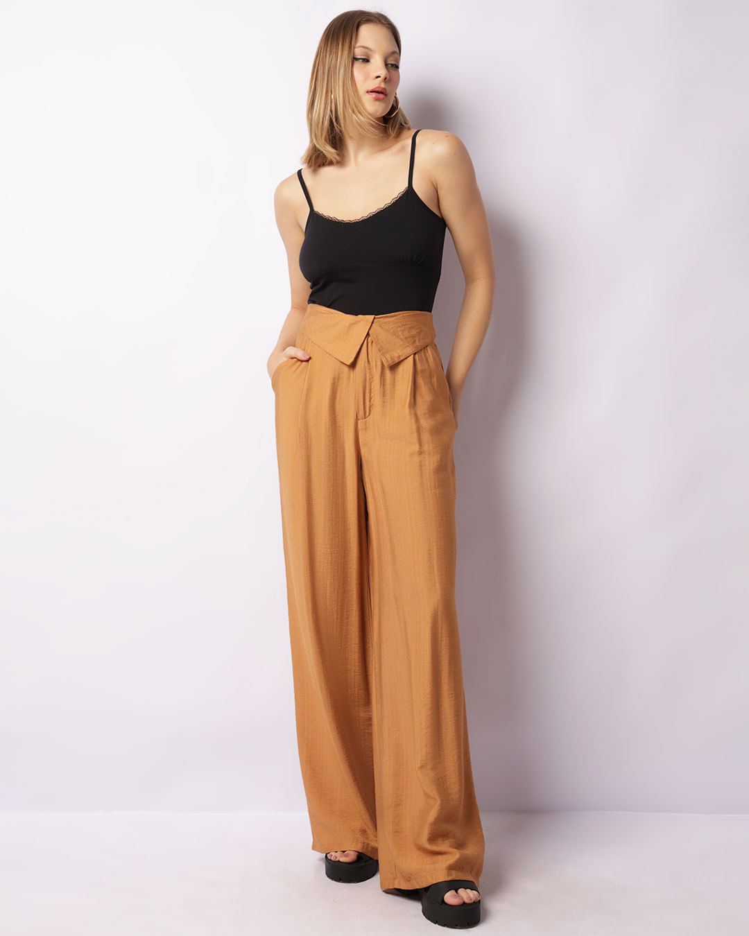 Calça Feminina Wide Leg Alfaiataria Bege