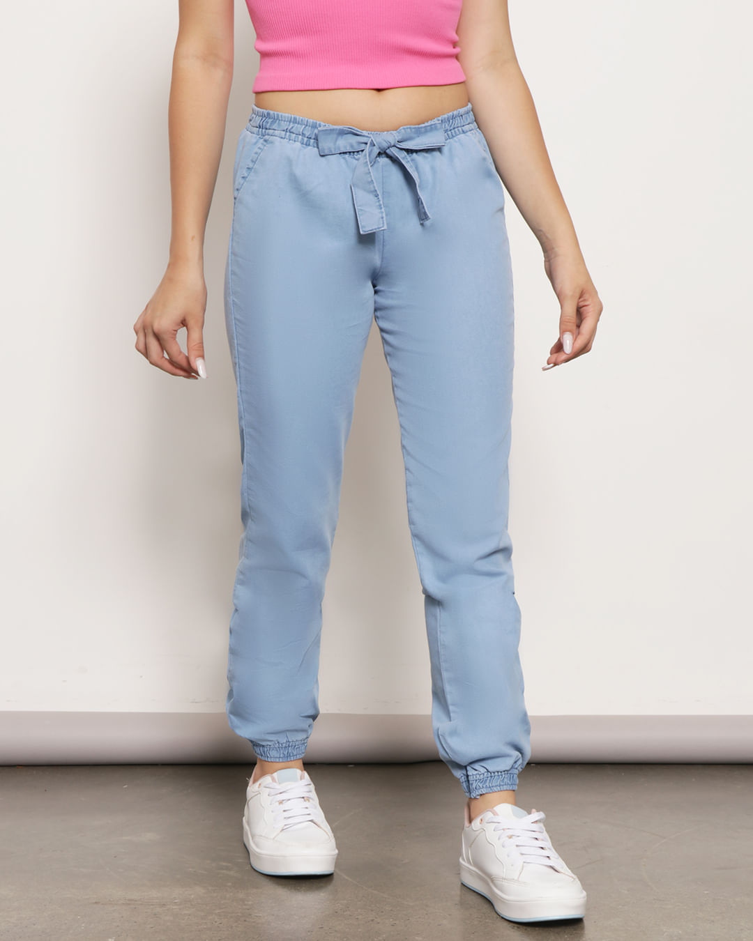 Calça jeans juvenil jogger azul claro Lojas Torra Lojas Torra