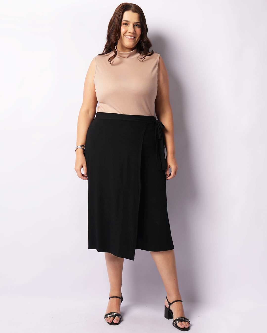 Calça Plus Size Feminina Pantacourt Preta