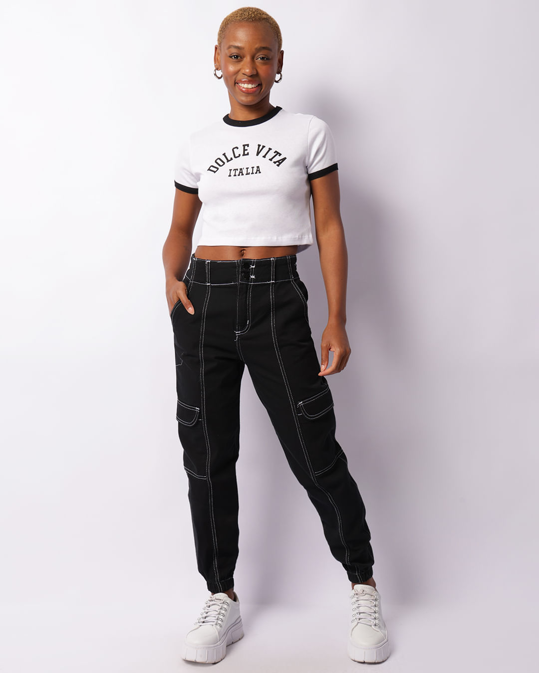 Calça Feminina Sarja Jogger Bolso Cargo Preta