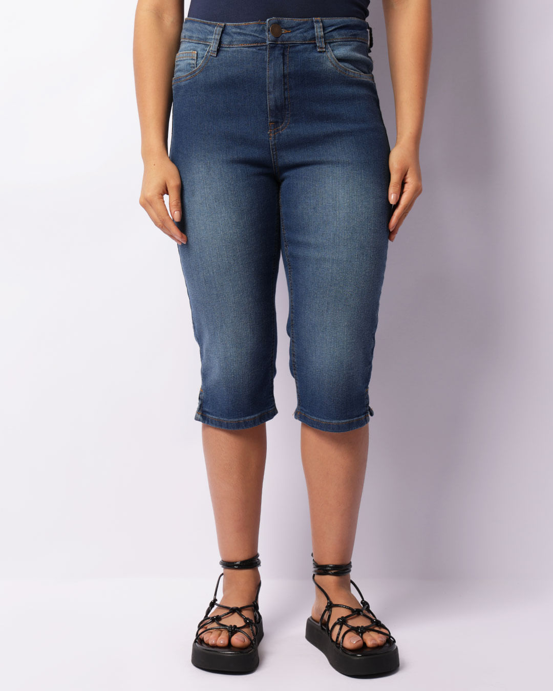 Calça Jeans Feminina Capri Barra Com Fenda Azul