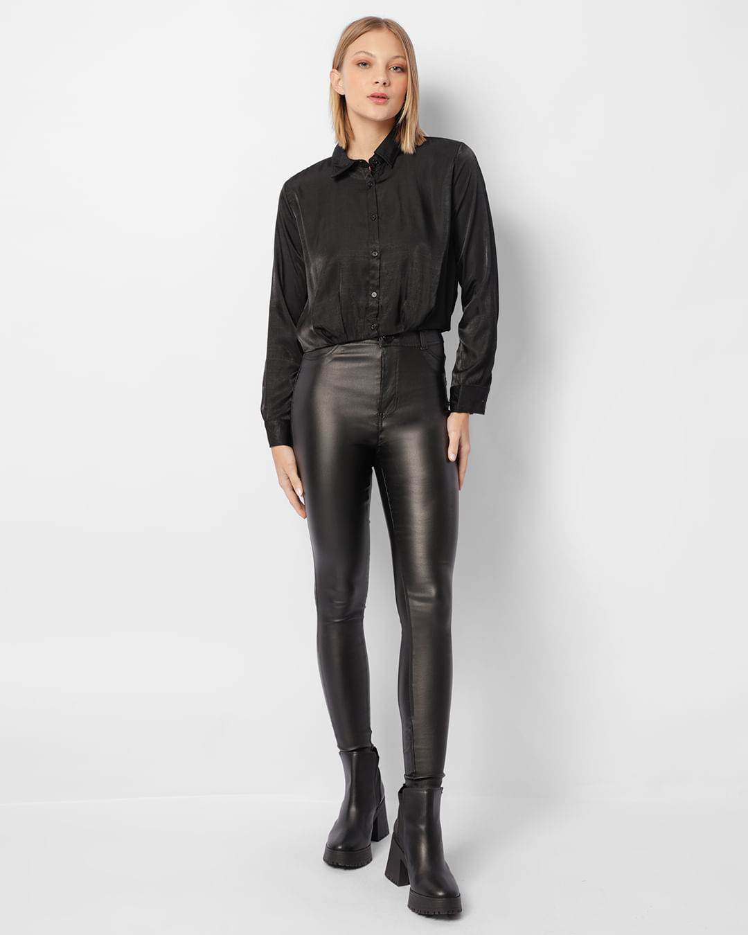 Calça Feminina Skinny Resinada Preta