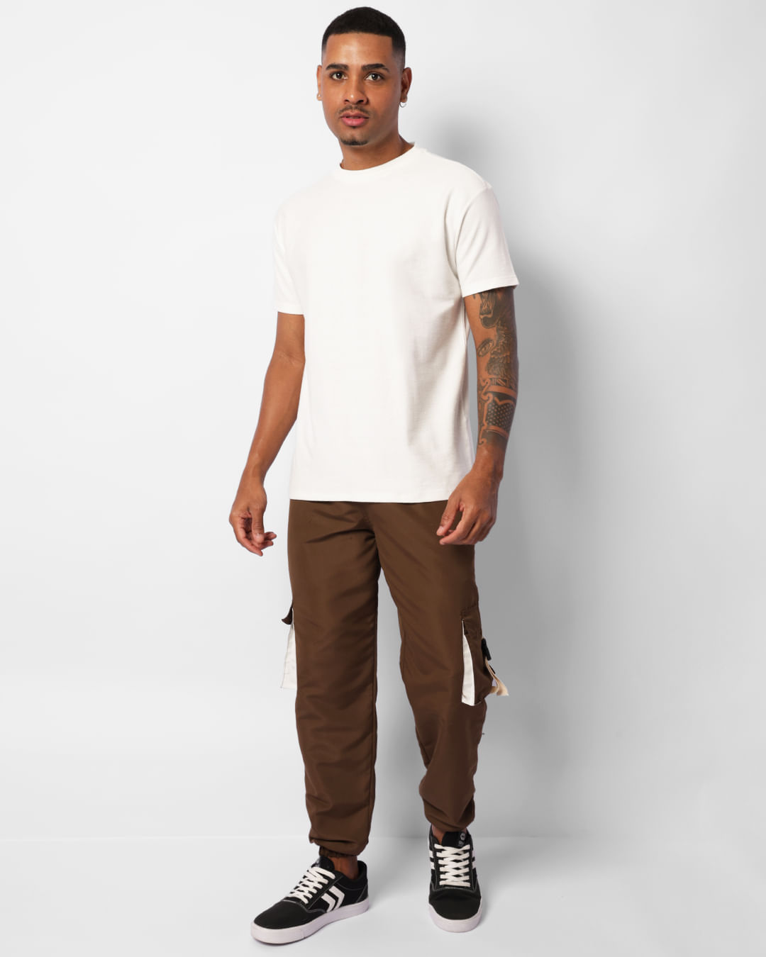 Calça Masculina Jogger Bolso Cargo Com Fecho De Encaixe Marrom