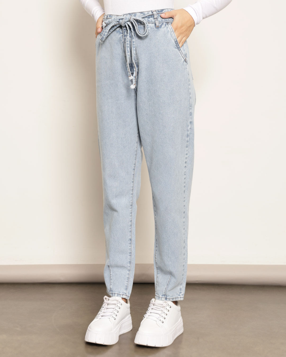 Calça Jeans Feminina Cenoura Com Cinto Azul