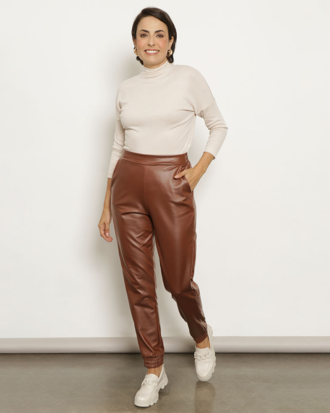 Calça Feminina Berry Jogger Cirrê com Bolso Marrom