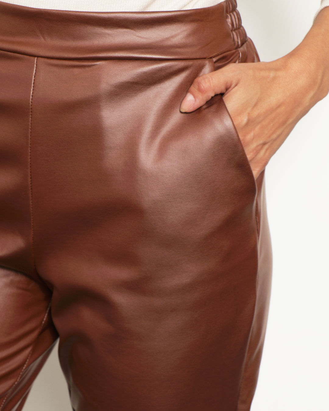 Calça Feminina Berry Jogger Cirrê com Bolso Marrom