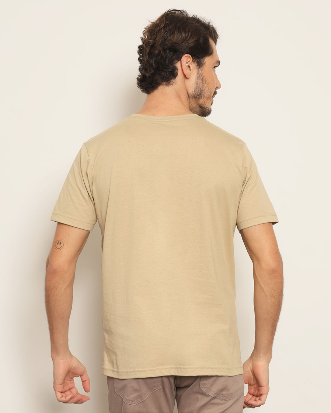 Camiseta Masculina Estampa Rock Manga Curta Bege