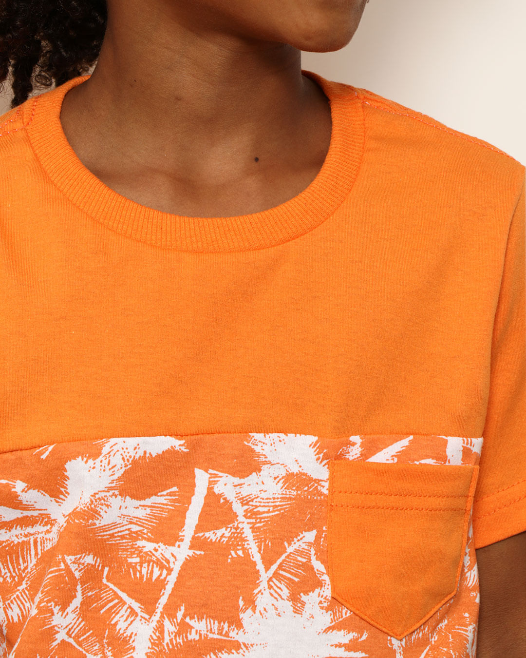Camiseta Infantil Menino com Recorte Estampa Tropical Laranja