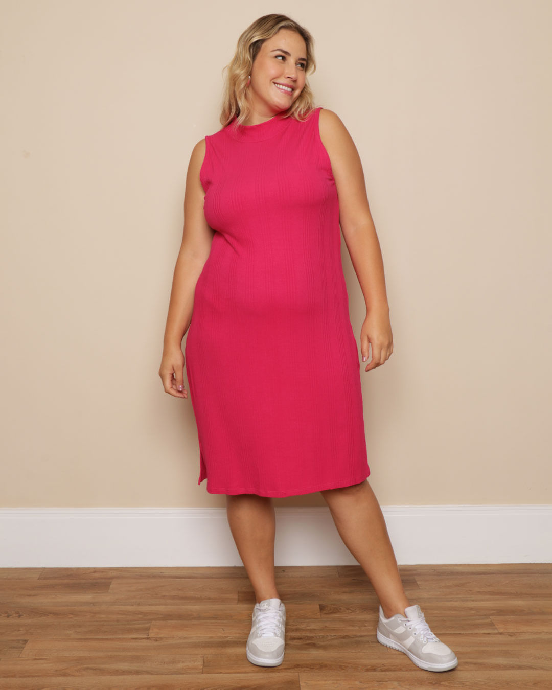 Vestido Plus Size Feminino Canelado Midi Com Abertura Rosa