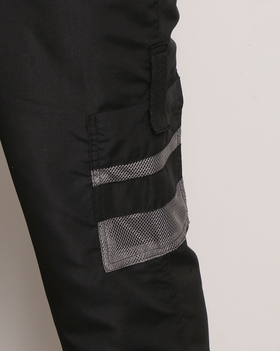 Calça Masculina Jogger Com Bolso Cargo Preta