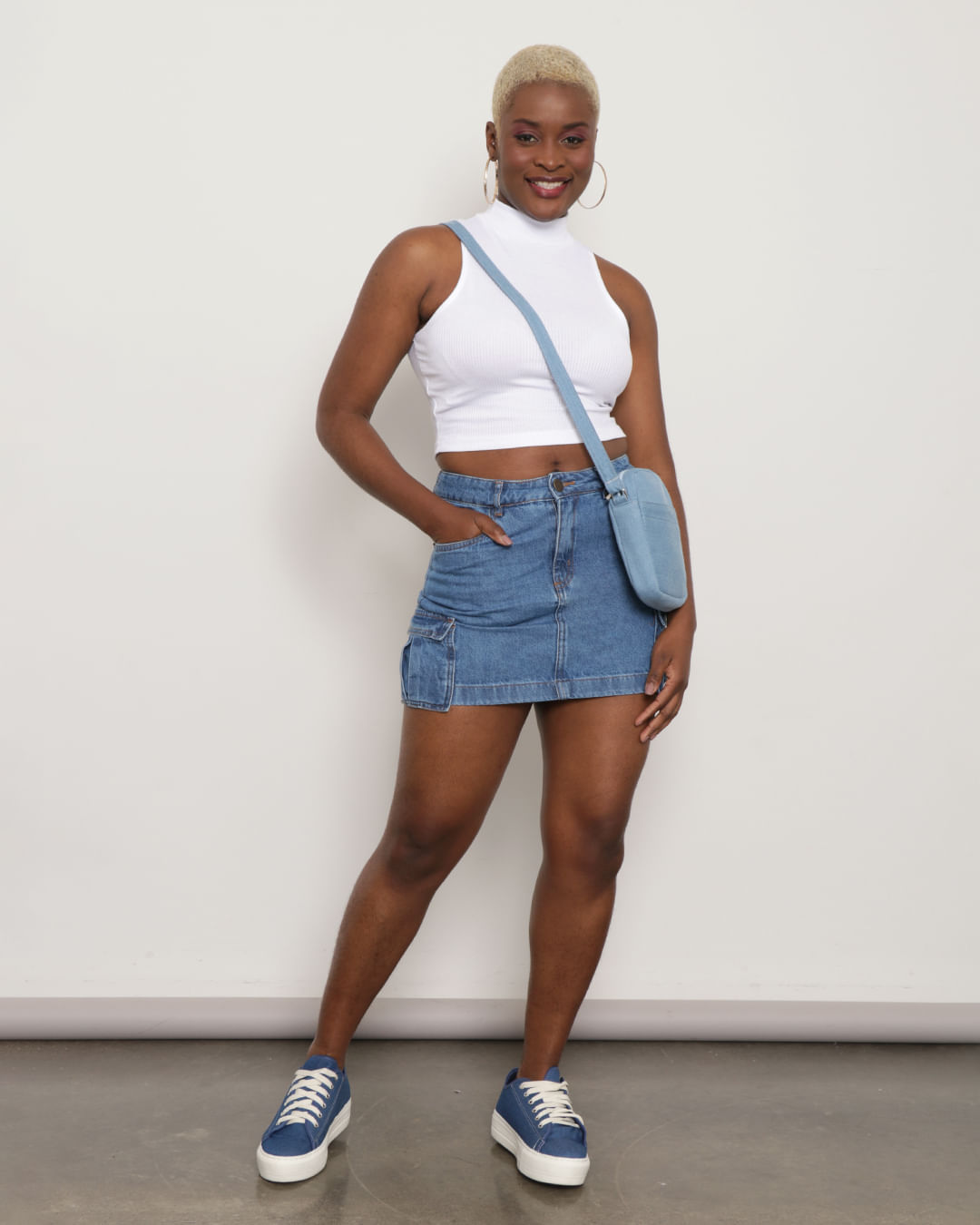 Camisa Feminina Saia Jeans Com Blusa Jeans Blusa Branca Camiseta E