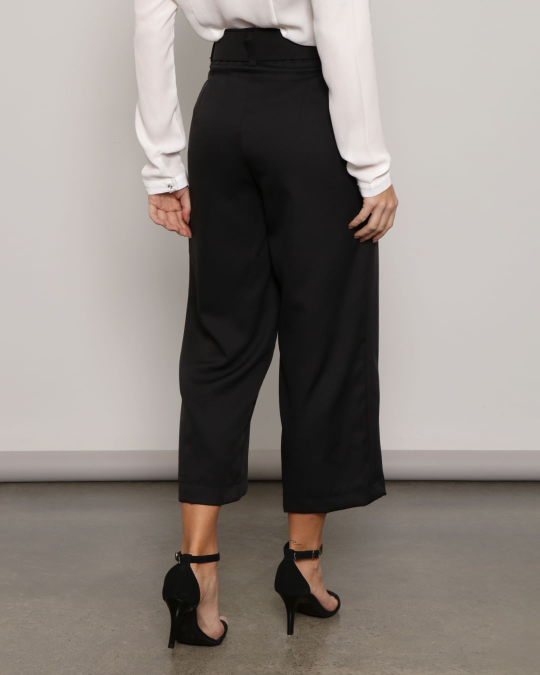 Calça Feminina Pantacourt Alfaiataria Com Cinto Preta Lojas Torra