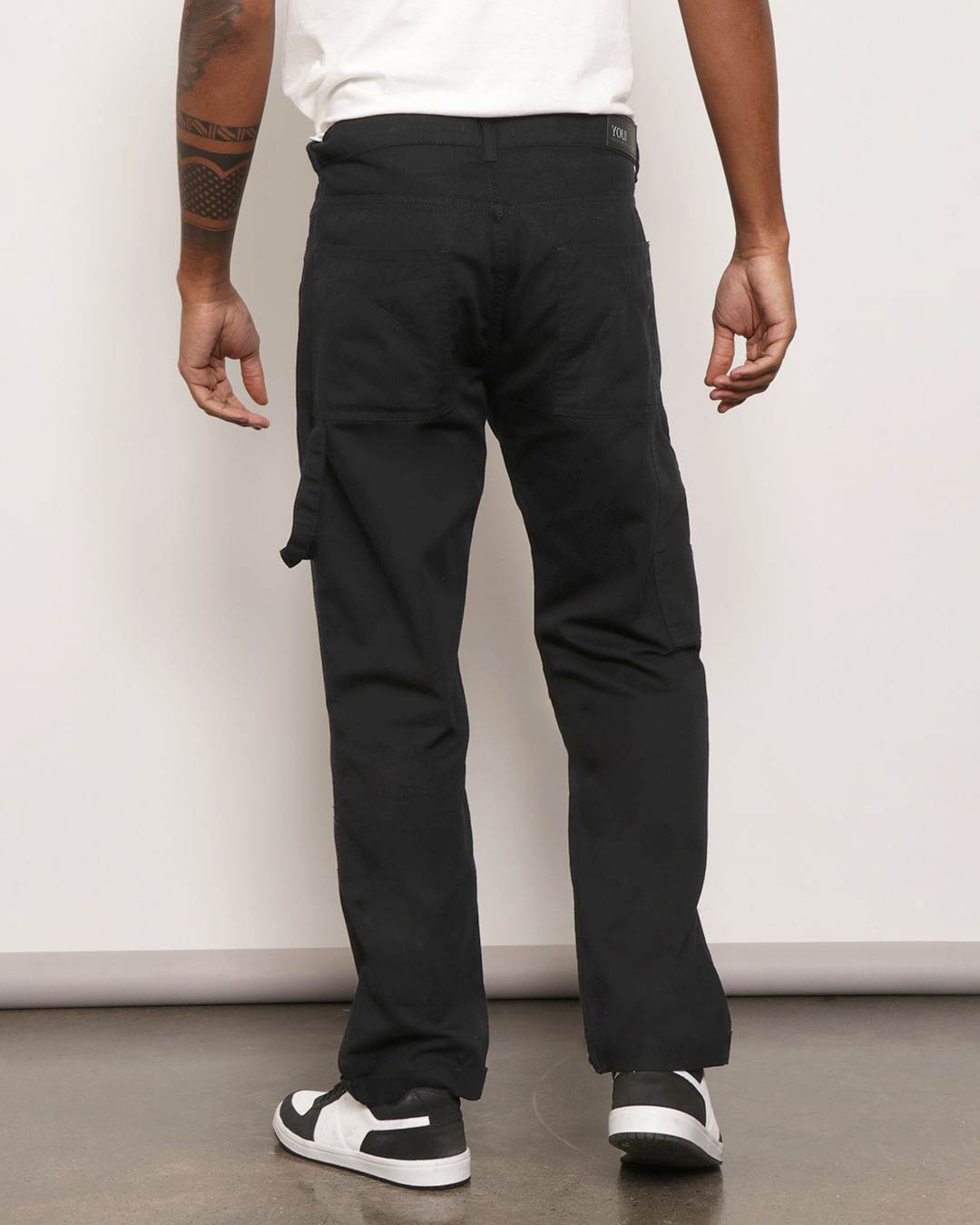 Calça Masculina Sarja Reta Bolsos Laterais Preta