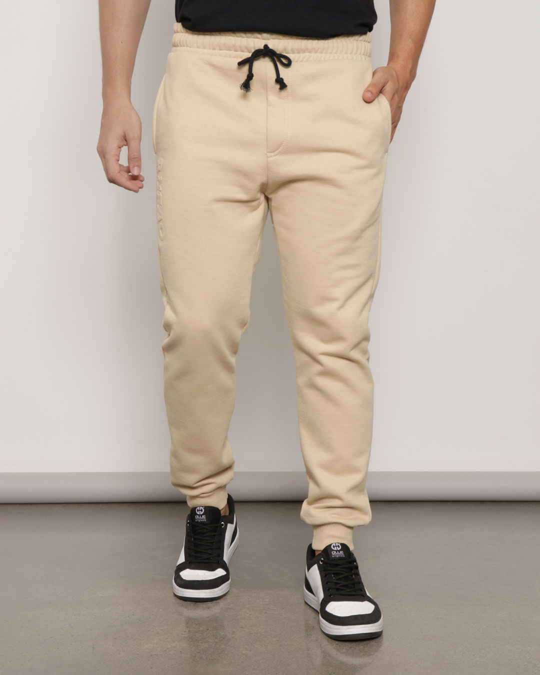 Calça Moletom Masculina Jogger Estampa Emboss Over Bege