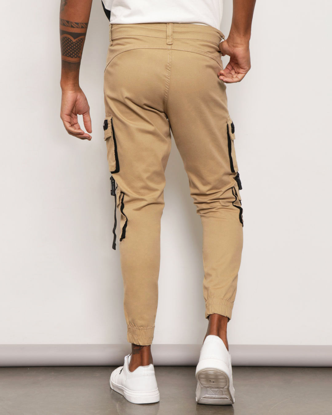 Calça Masculina Sarja Bolso Cargo Street Jogger Bege