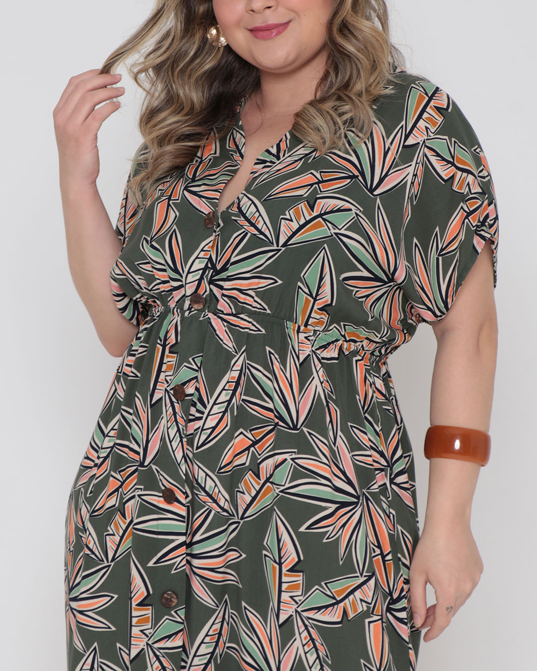 Vestido Plus Size Longo Estampa Folhas Verde