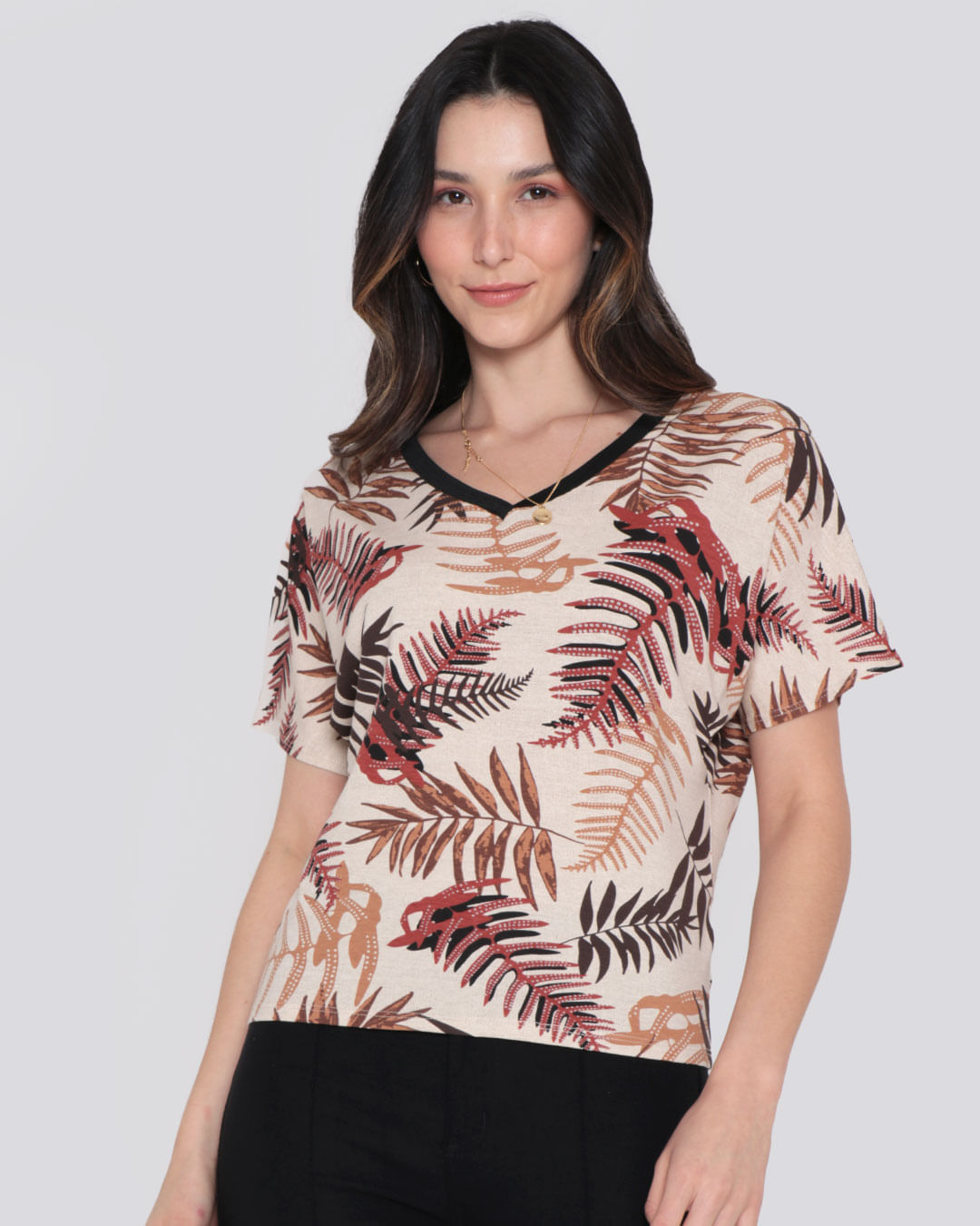 Blusa Feminina Decote V Estampa Folhas Bege
