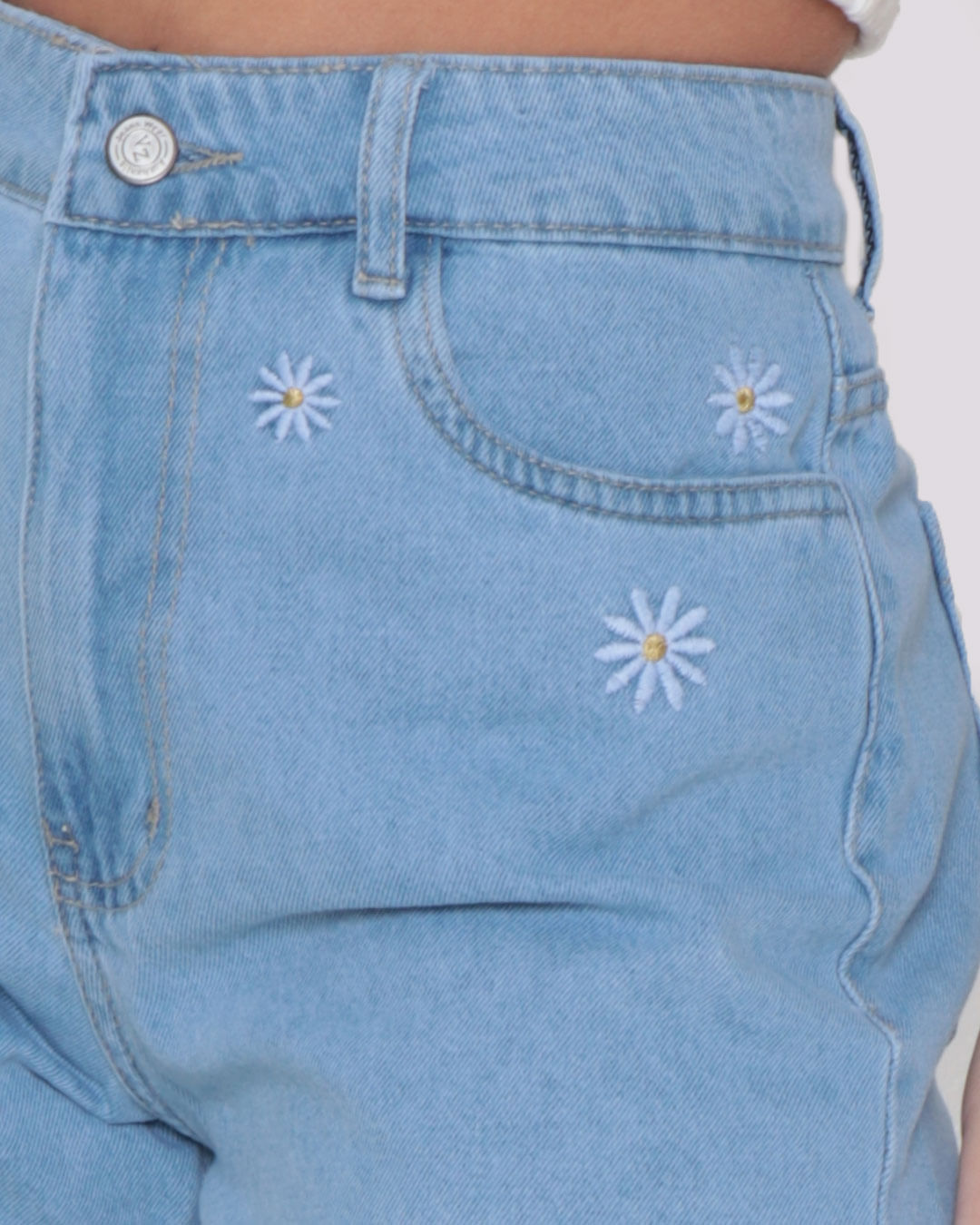 Short Jeans Feminino Mom Bordado Azul Claro