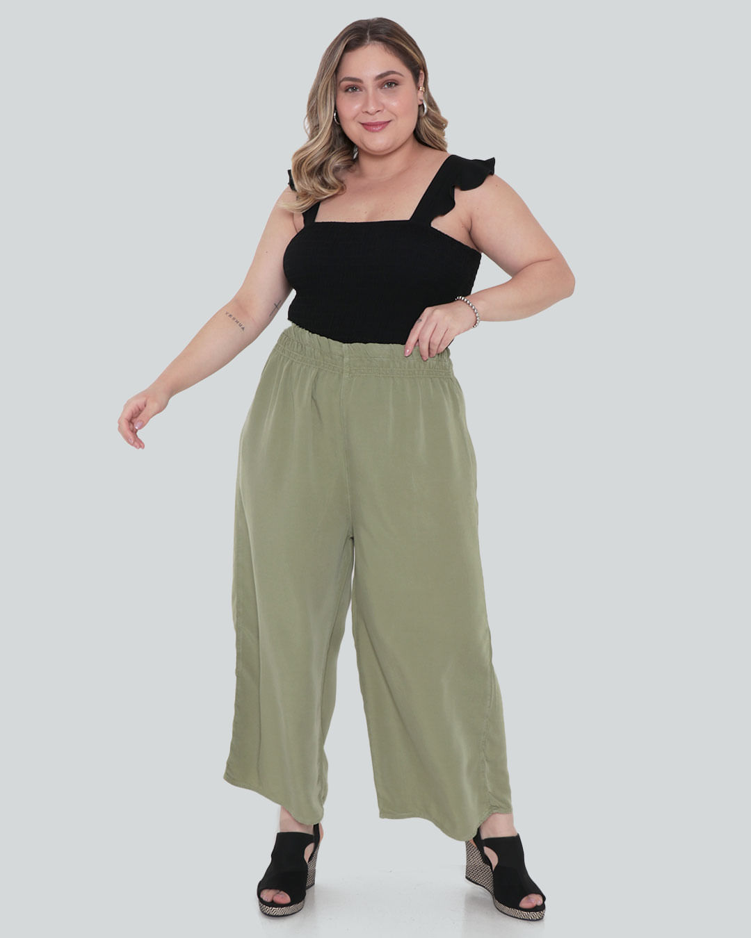 Calça Plus Size Pantacourt Liocel Verde Médio