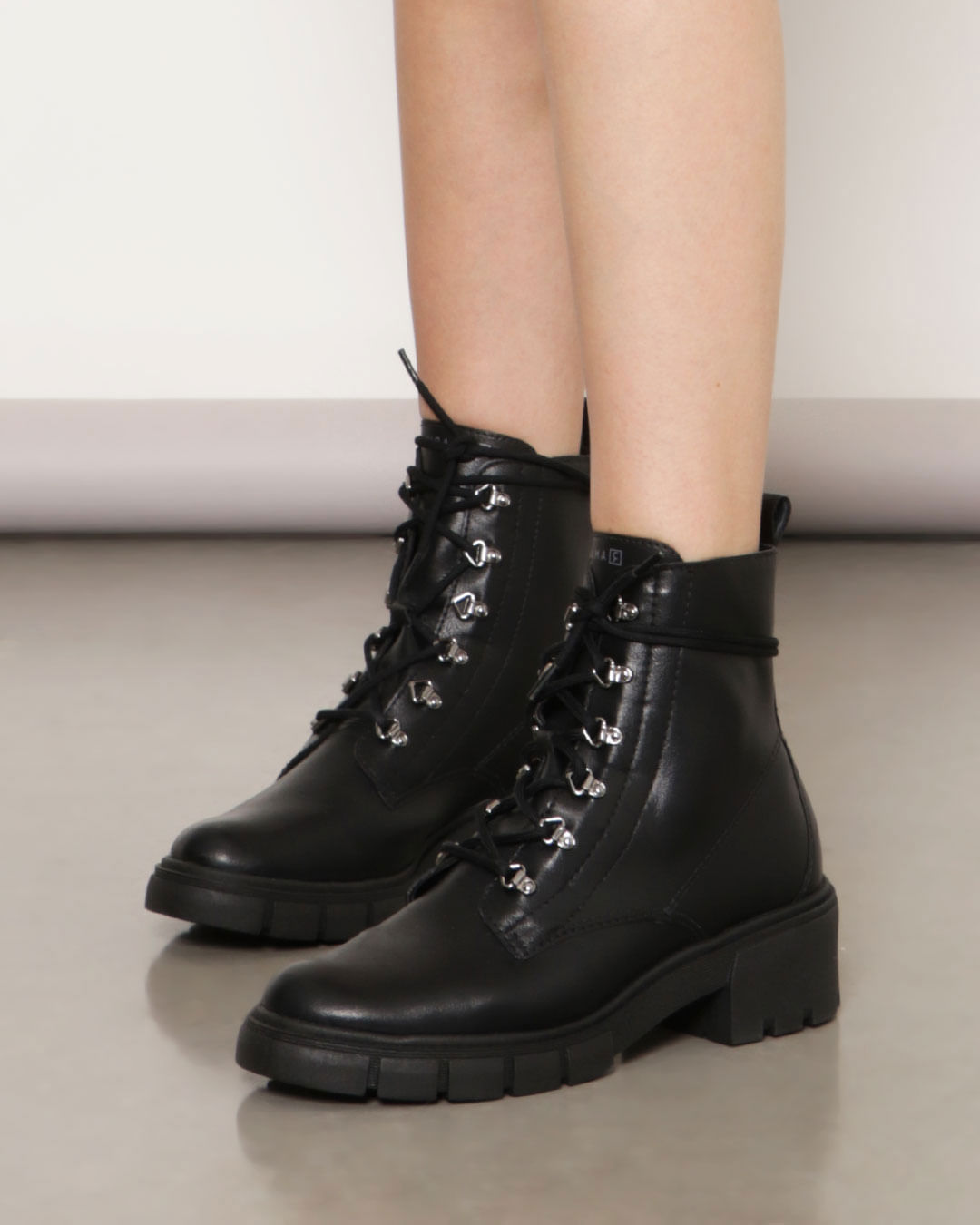 Bota Feminina Coturno Cano Médio Tratorada Ramarim Preta