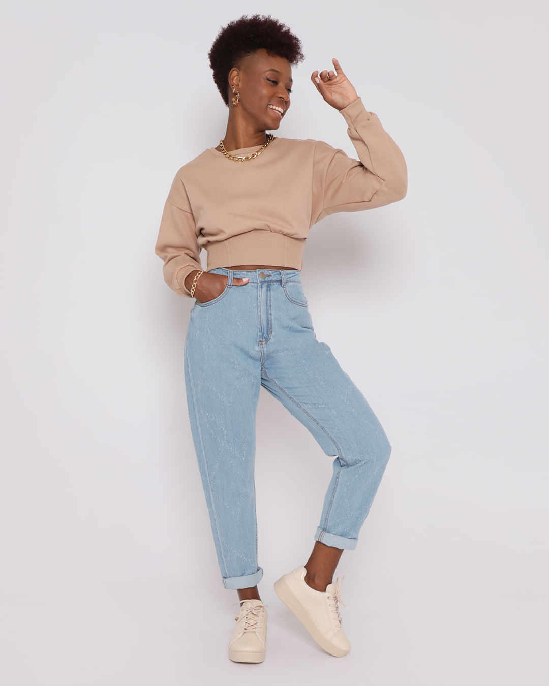 Calça Mom Jeans Feminina Com Puídos Azul Claro