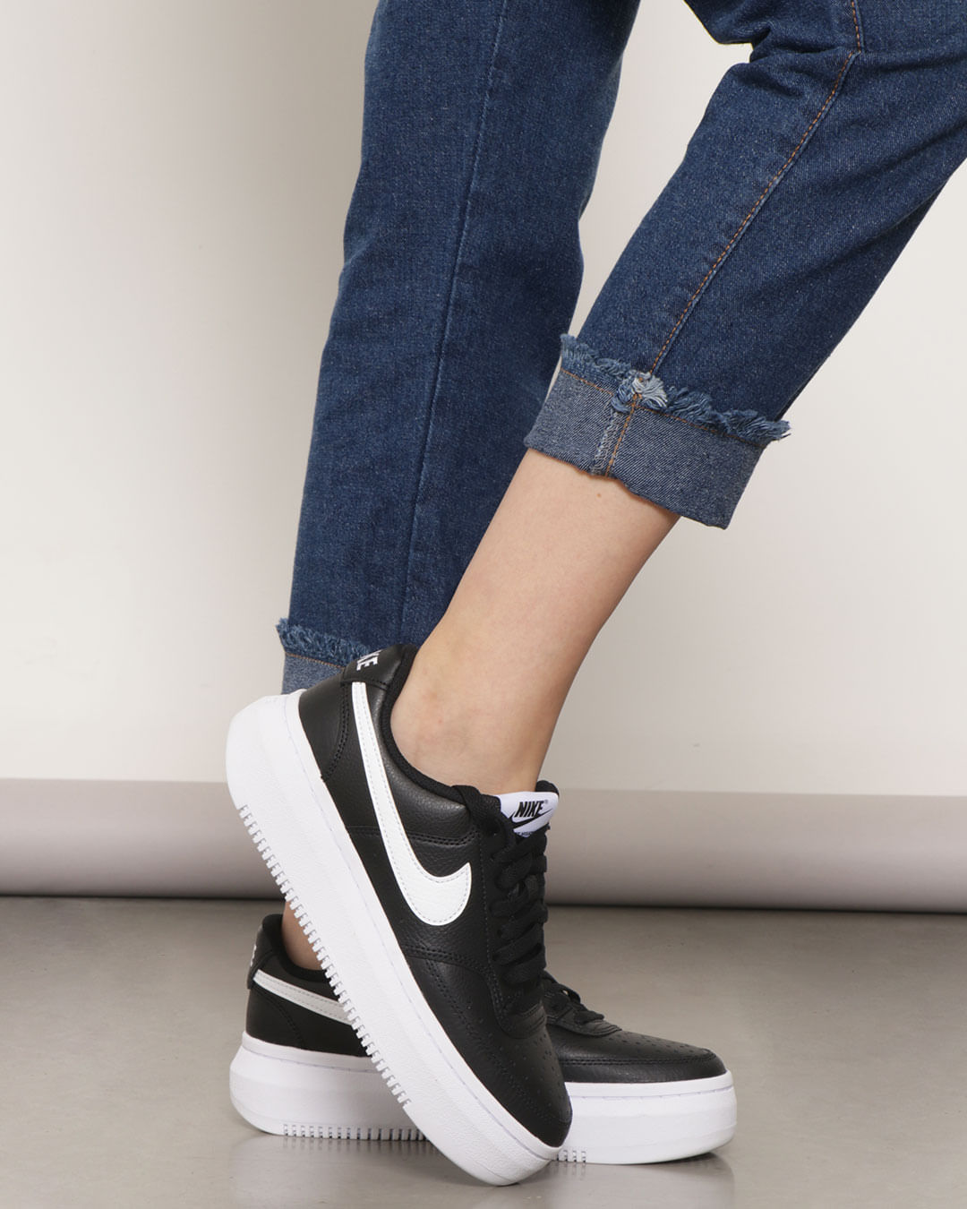 Tênis Feminino Court Vision Alta Nike Preto