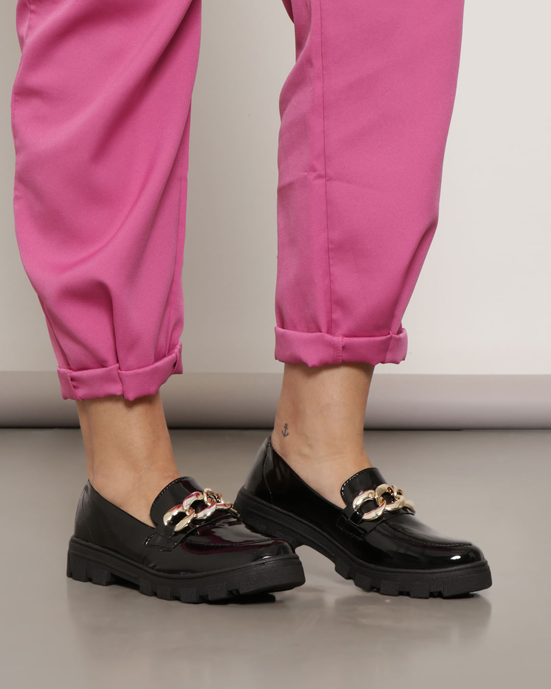 Sapato Mocassim Loafer Feminino Tratorado Com Fivela Preta