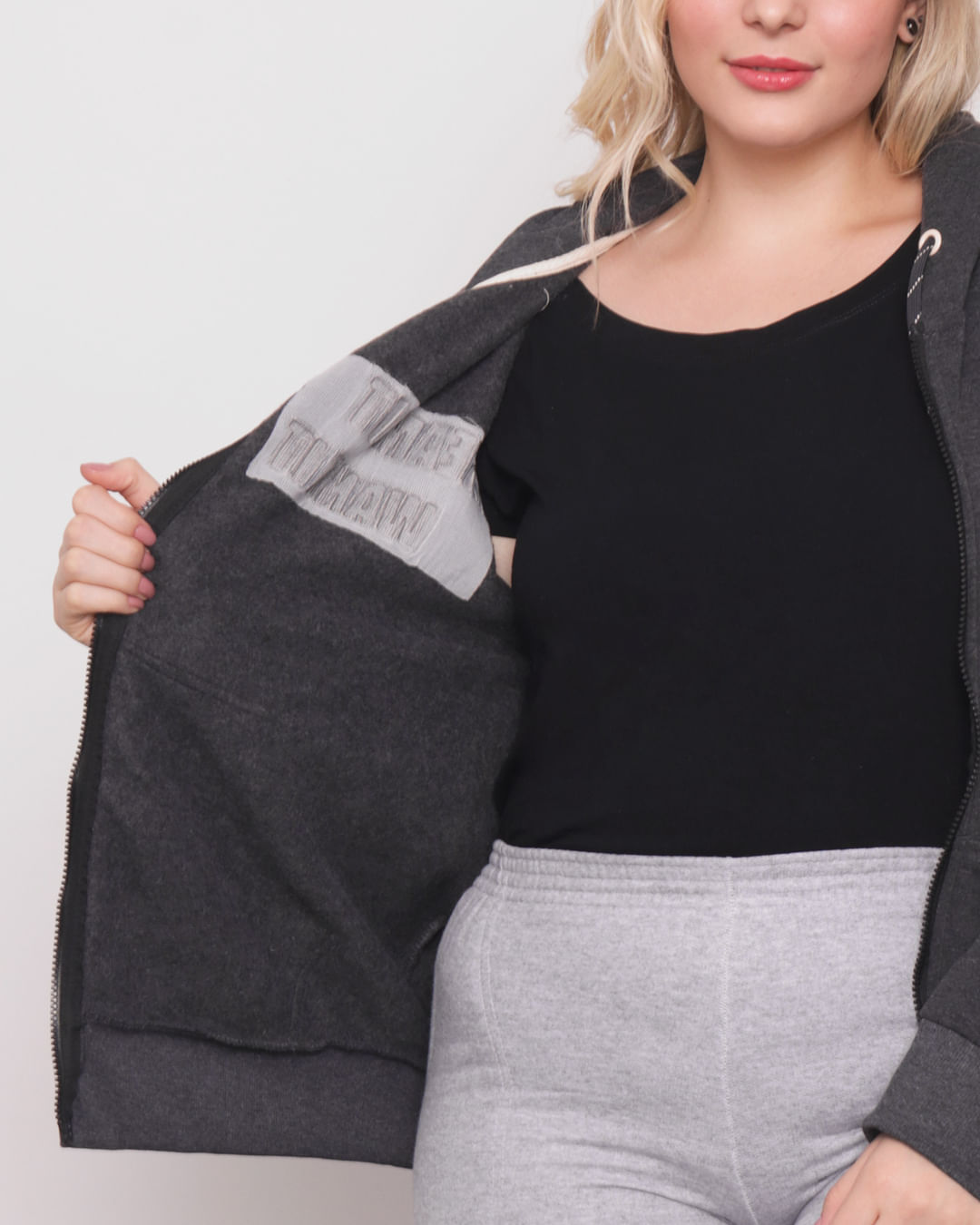 Casaco Moletom Feminino Plus Size Capuz e Emboss Cinza