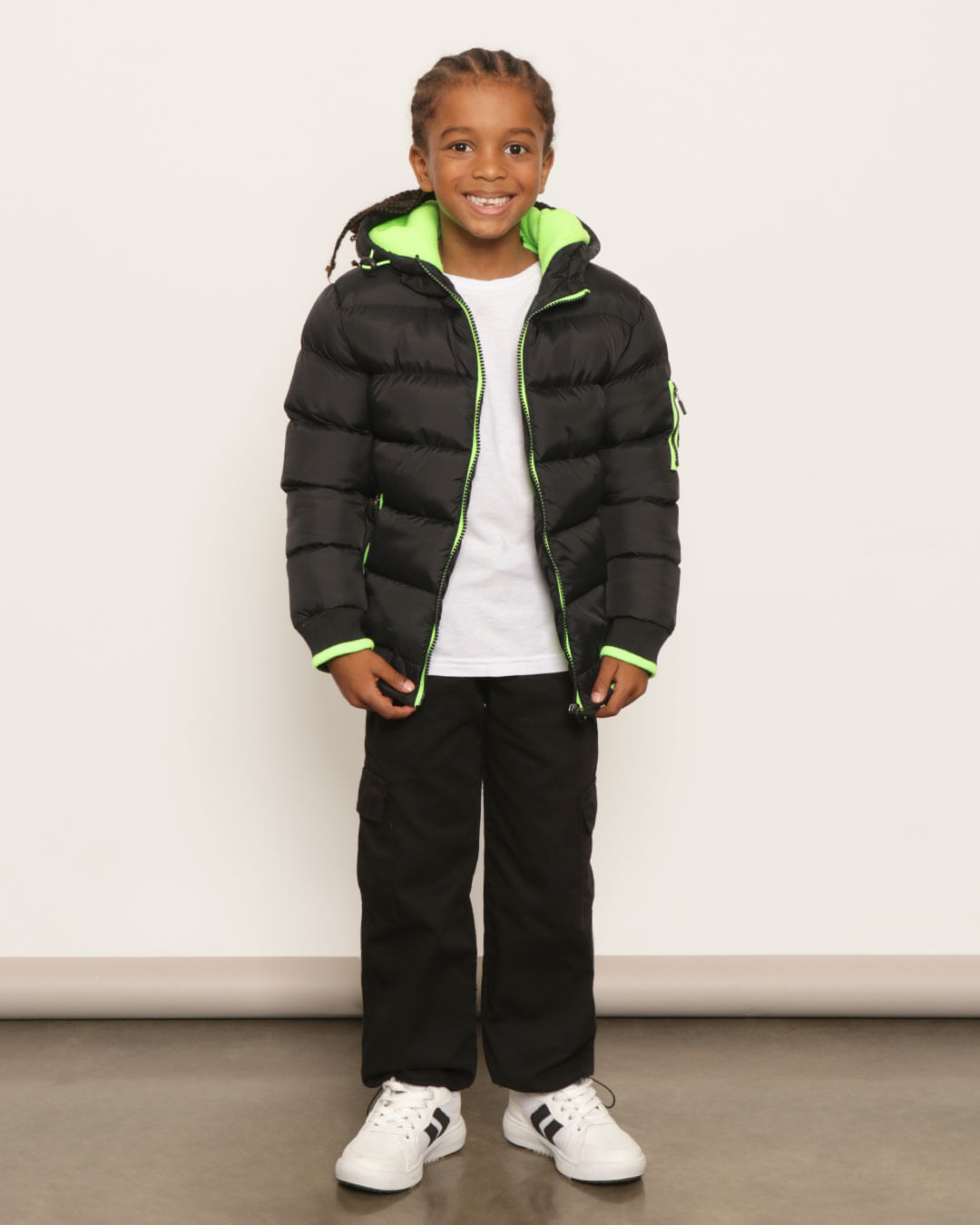 Jaqueta Puffer Infantil Com Capuz Neon Preta
