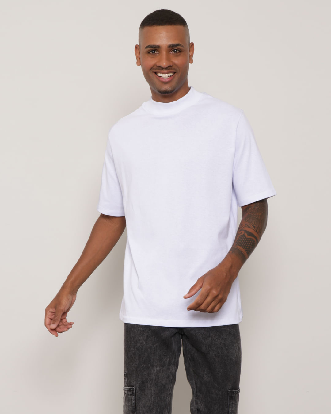 Camiseta Masculina Gola Alta Oversize Branca