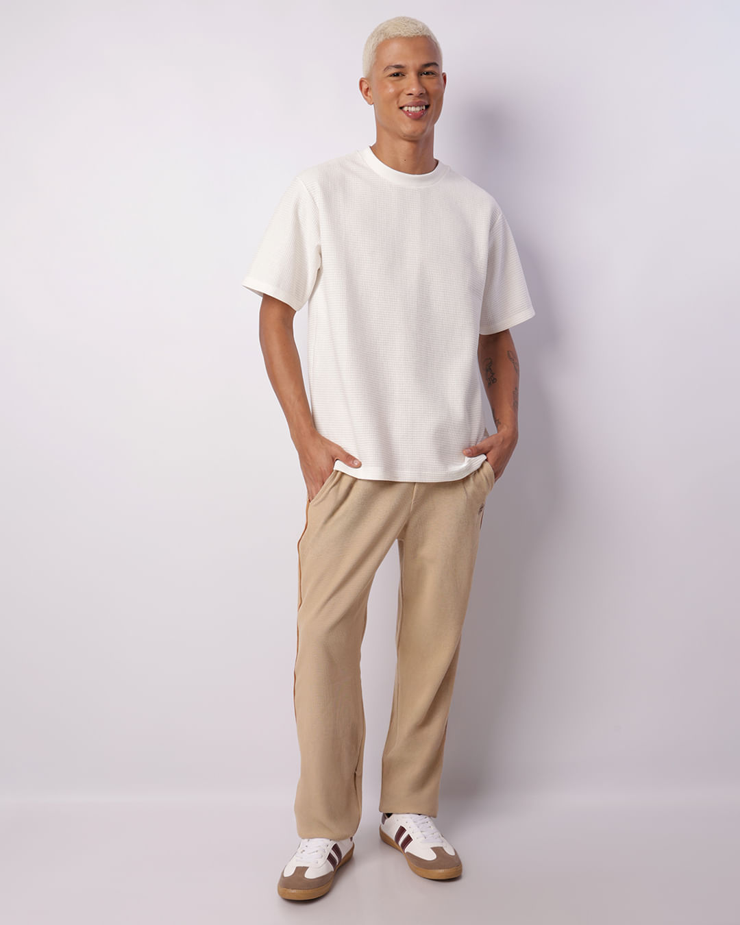 Calça Masculina Reta Texturizada Com Viés Bolsos Bege