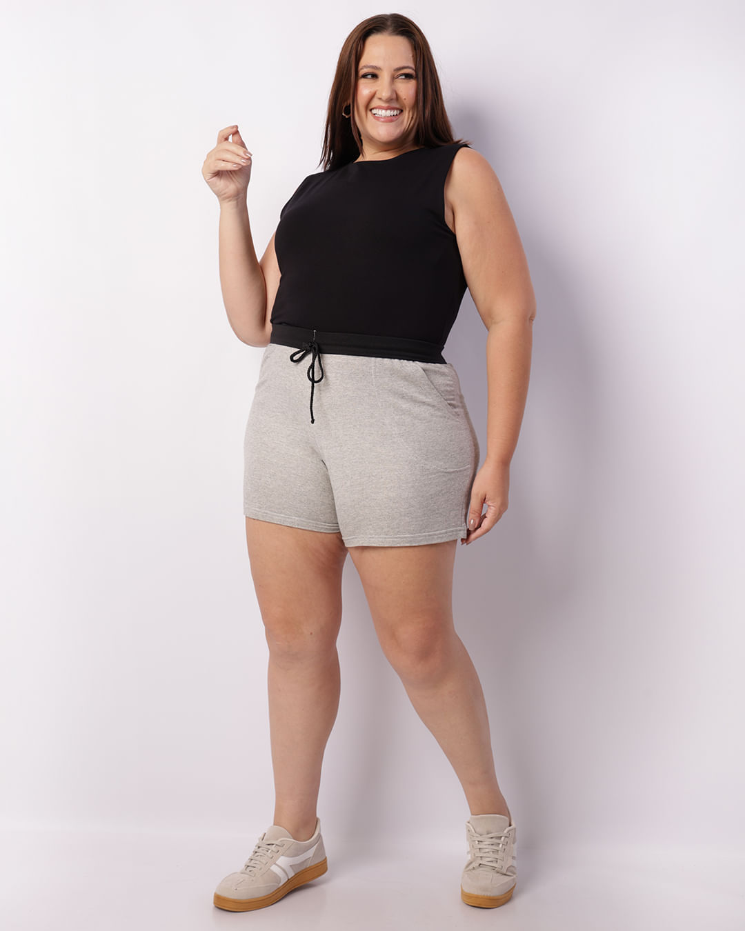 Short Plus Size Feminino Moletinho Curto Cinza-1744223879353