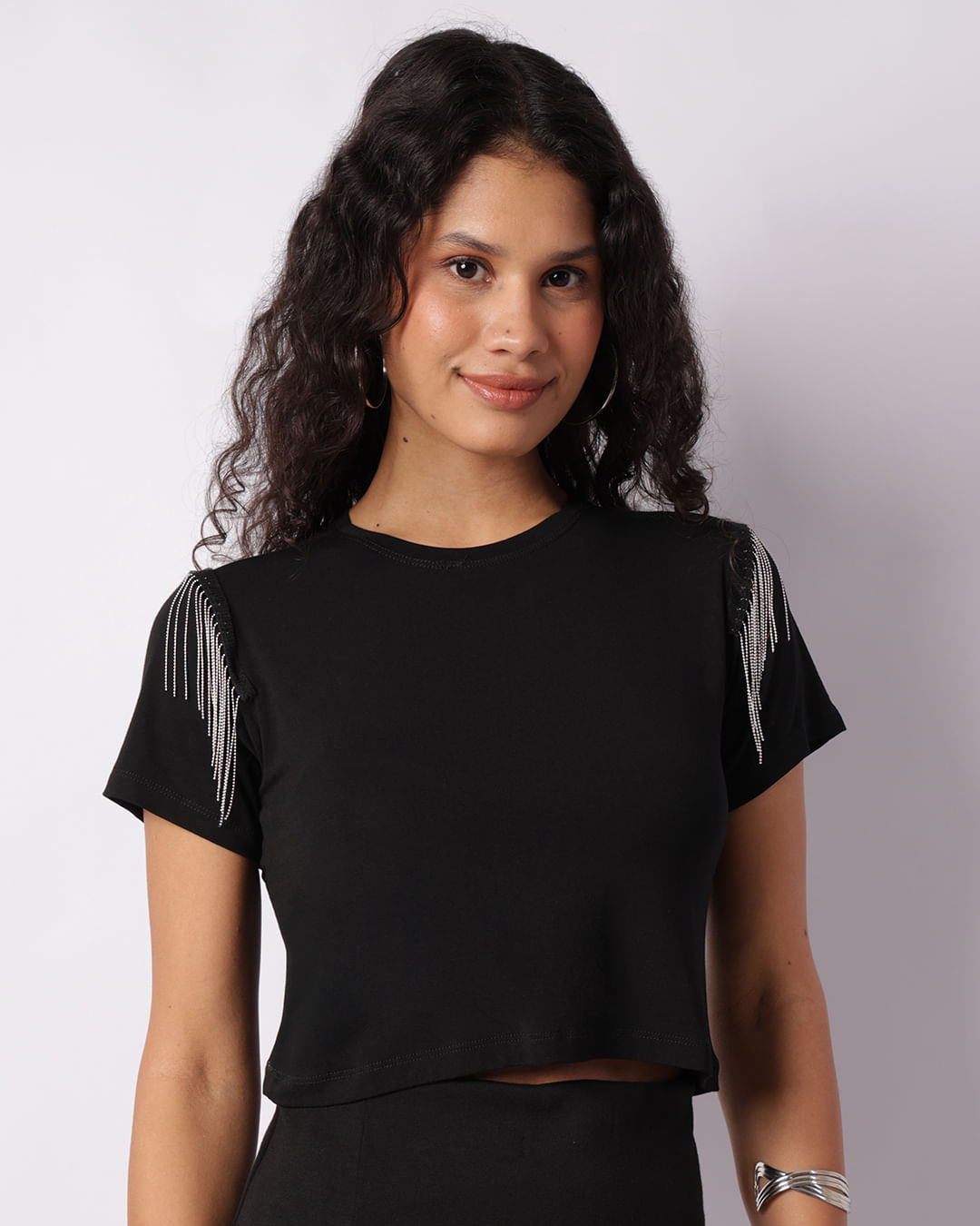 Blusa Feminina Cropped Manga Curta com Franjas Preta