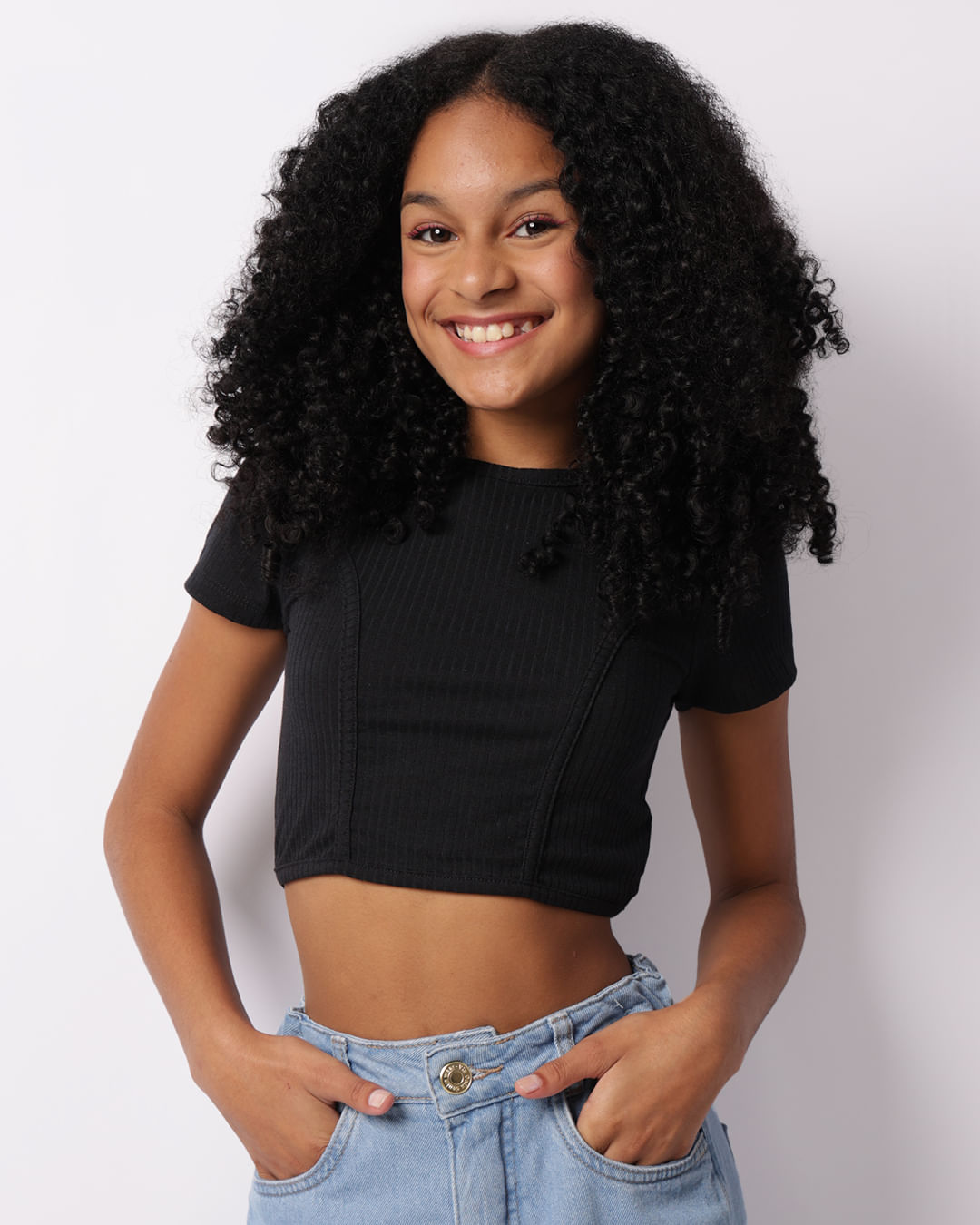 Blusa Juvenil Cropped Manga Curta Canelada Preta-1748346407934
