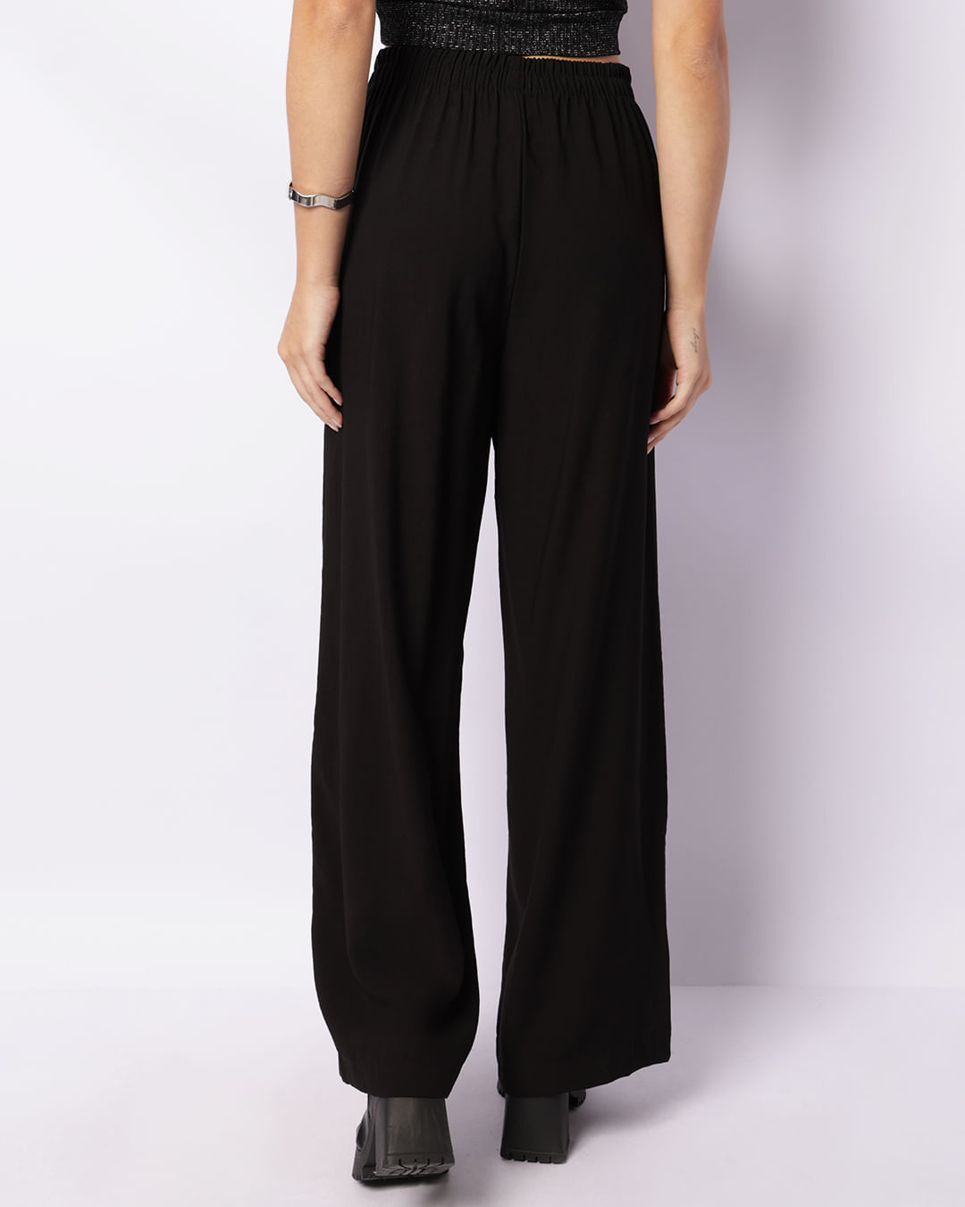 Calça Feminina Viscose Wide Leg Com Bolsos Pregas Preta