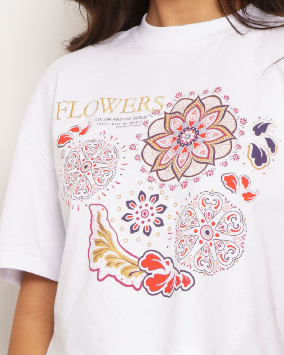 Camiseta Feminina Estampa Bordada Branca