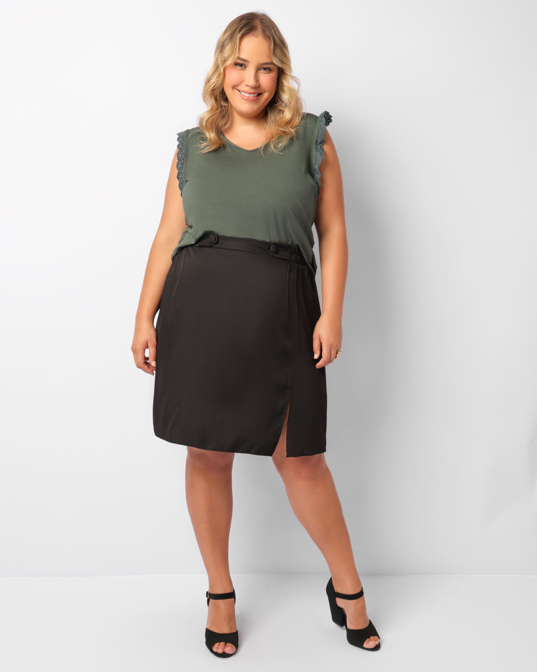 Saia Plus Size Feminina Curta Botões Com Fenda Preta