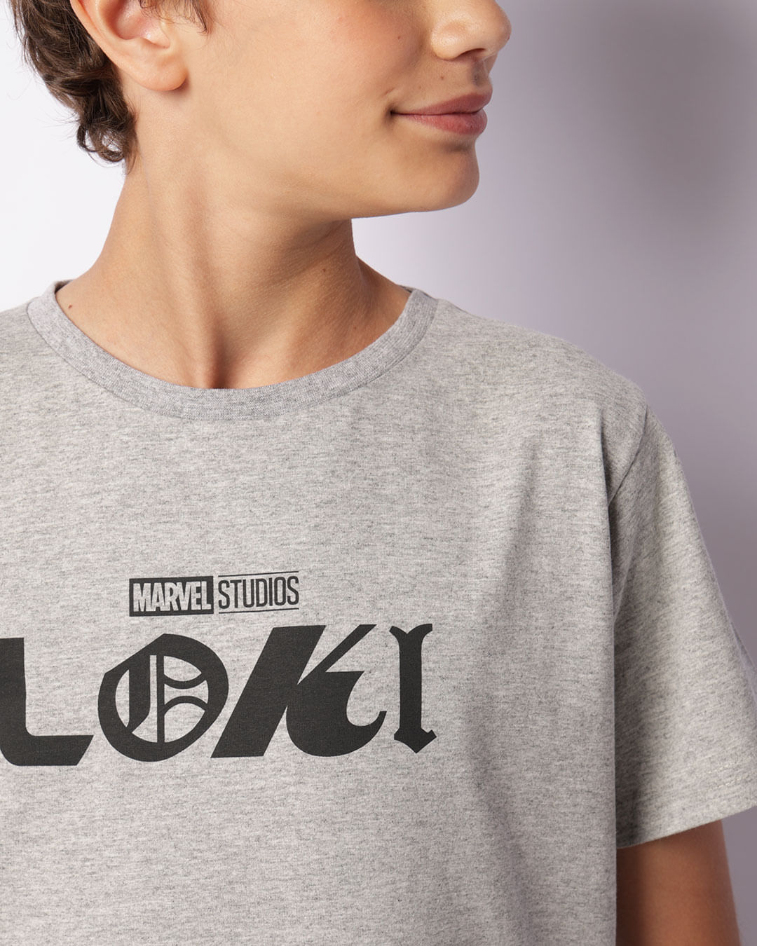 Camiseta Juvenil Marvel Loki Manga Curta Cinza