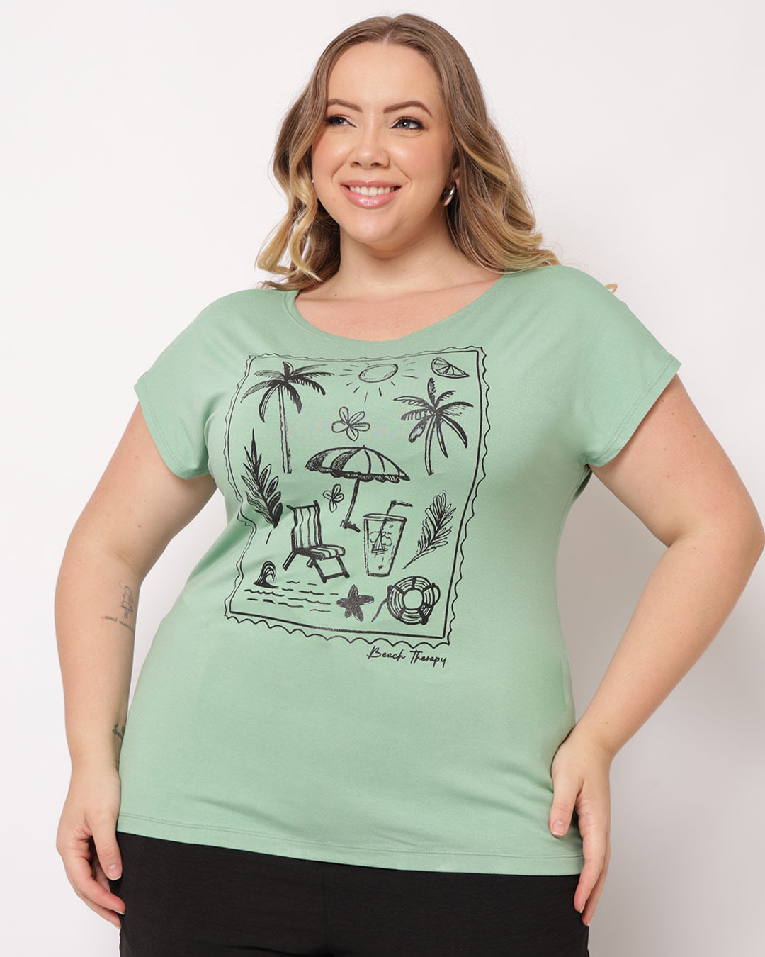 Blusa Plus Size Feminina Estampa Tropical Manga Curta Verde
